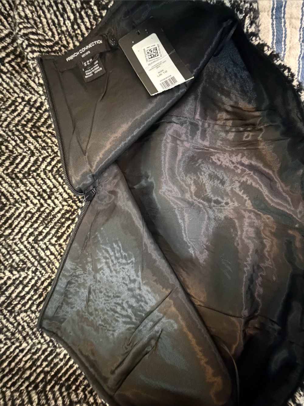 French Connection NWT Black White Chantelle Herringbone Slit Mini Skirt 12 - Picture 3 of 5